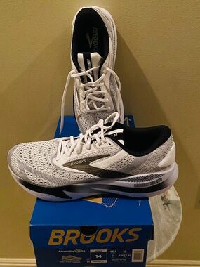 Brooks adrenaline GTS 24 size 14 Brooks Men's White and Black Athletic Shoes